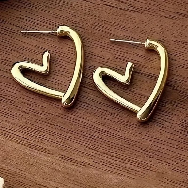 Aretes dorados de corazón