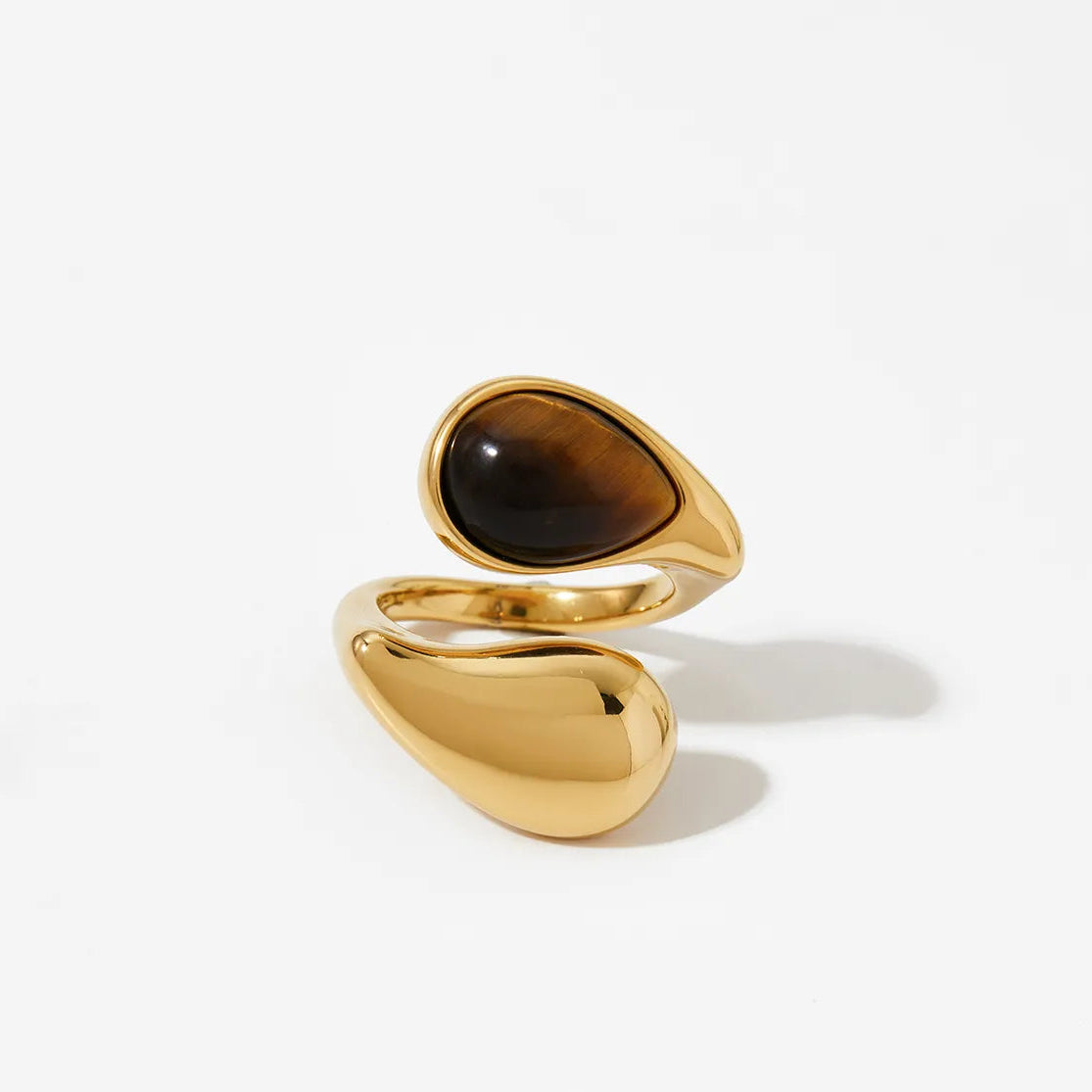 Anillo dorado de perla blanca y café