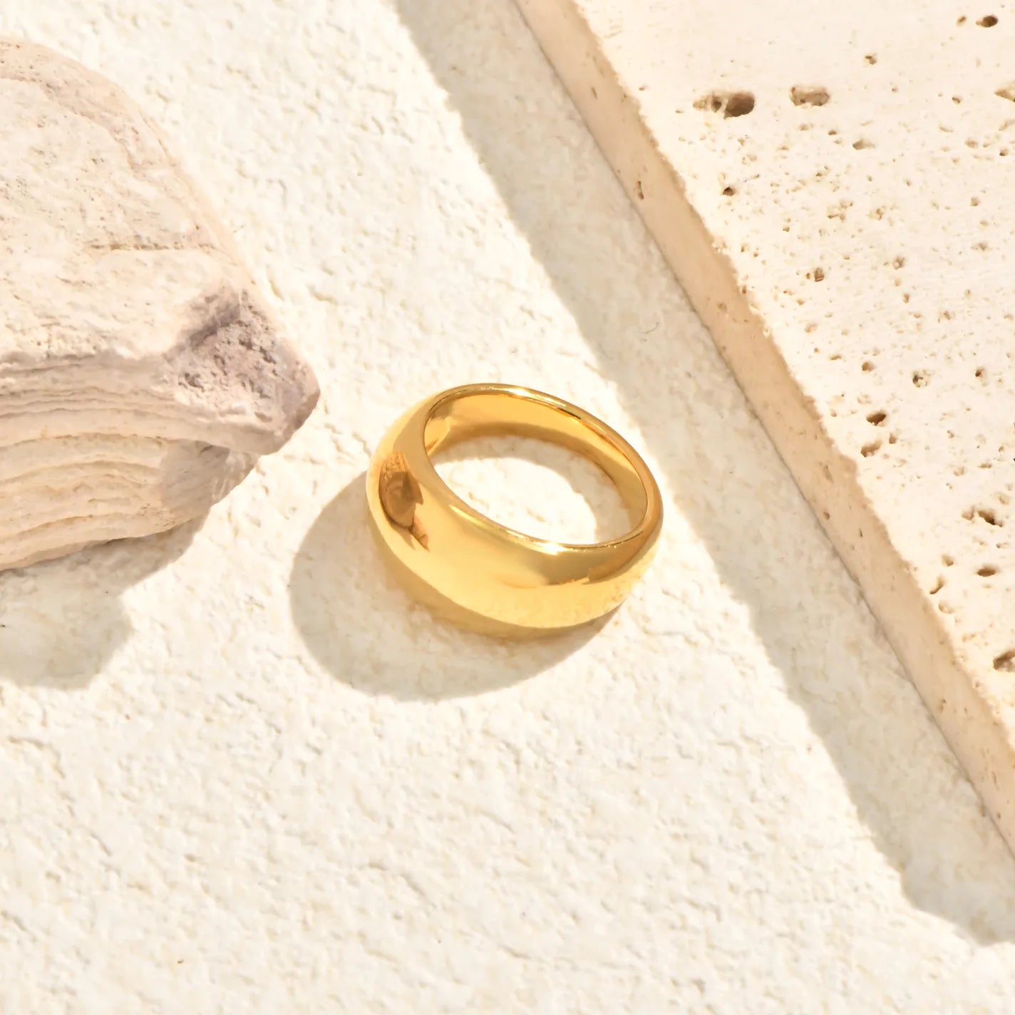 Anillo dorado liso