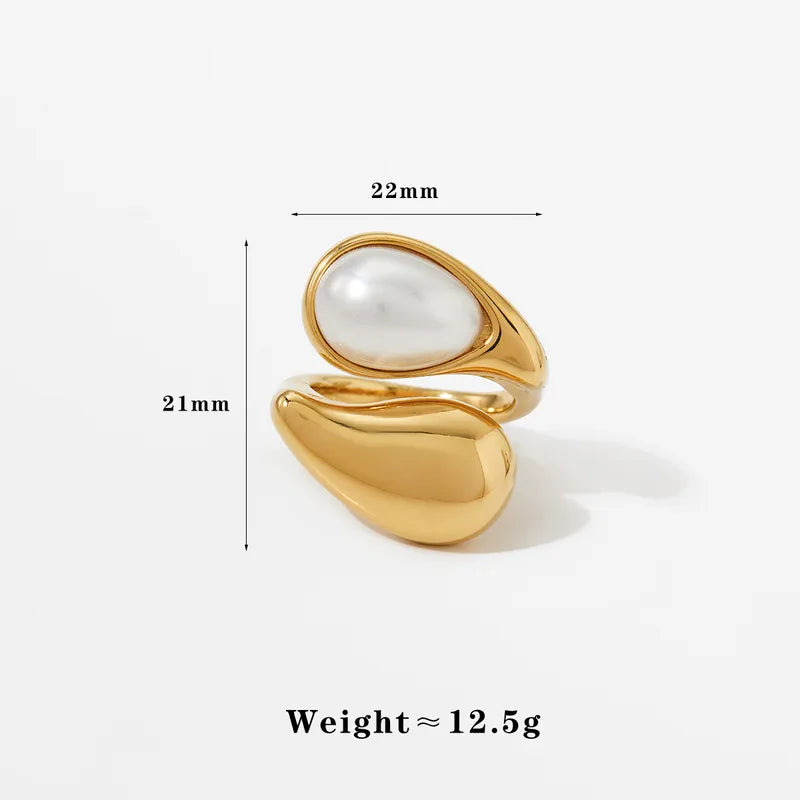 Anillo dorado de perla blanca y café