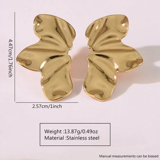 Aretes dorados de media flor de 3 pétalos