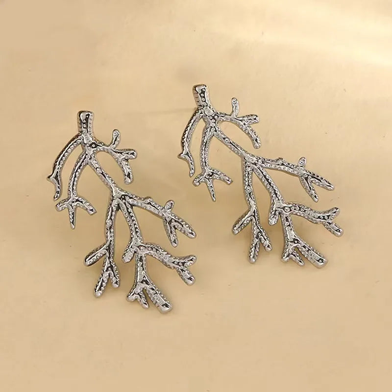 Aretes plateados de rama