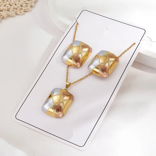 Conjunto de collar con dije y aretes cuadrados en 3 colores