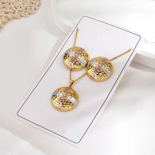 Conjunto de collar y dije con aretes redondos en 3 colores