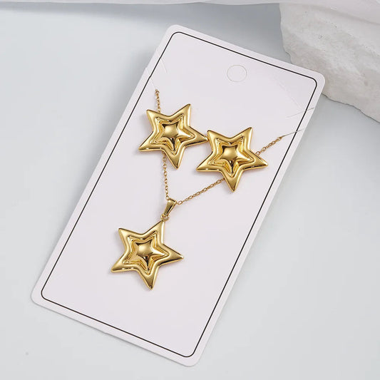 Conjunto dorado de collar con dije y aretes de estrellas