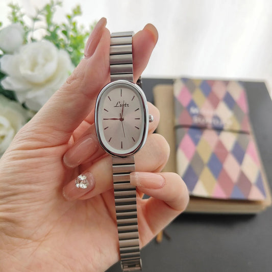 Reloj clásico plateado